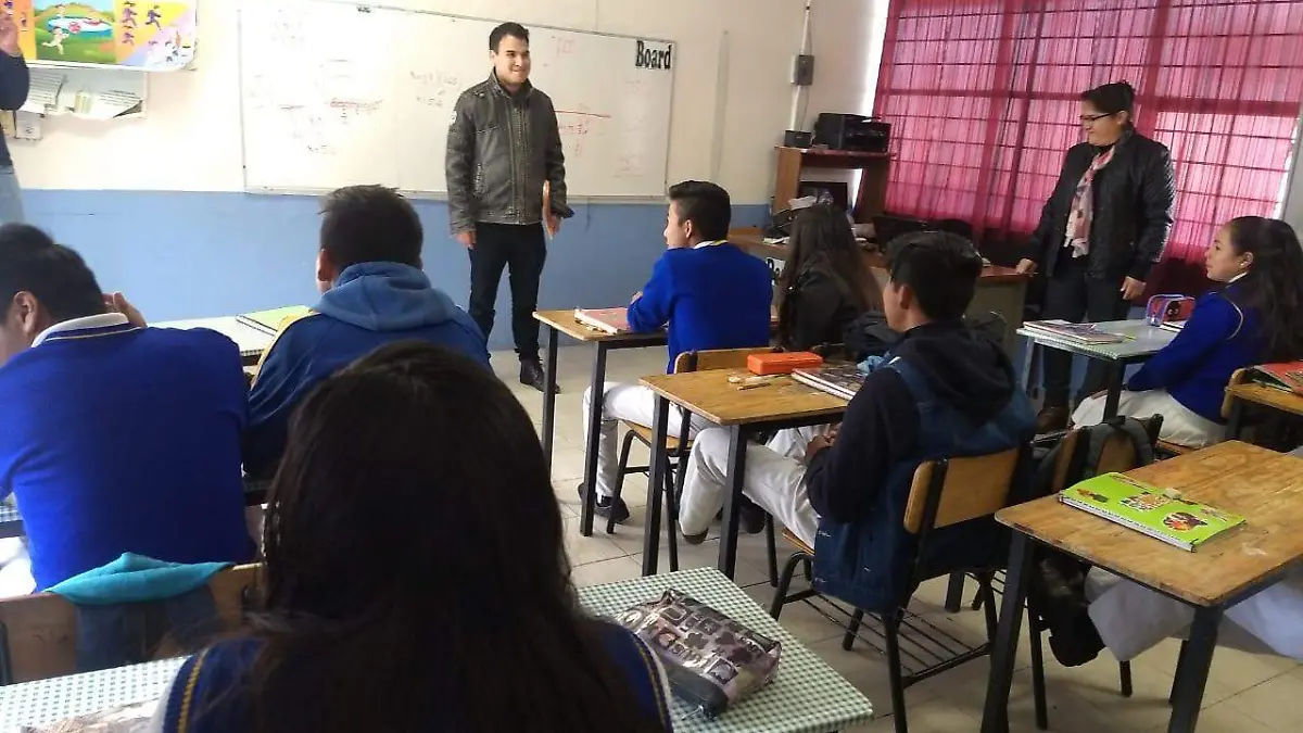 Efectúan pláticas en escuelas 2