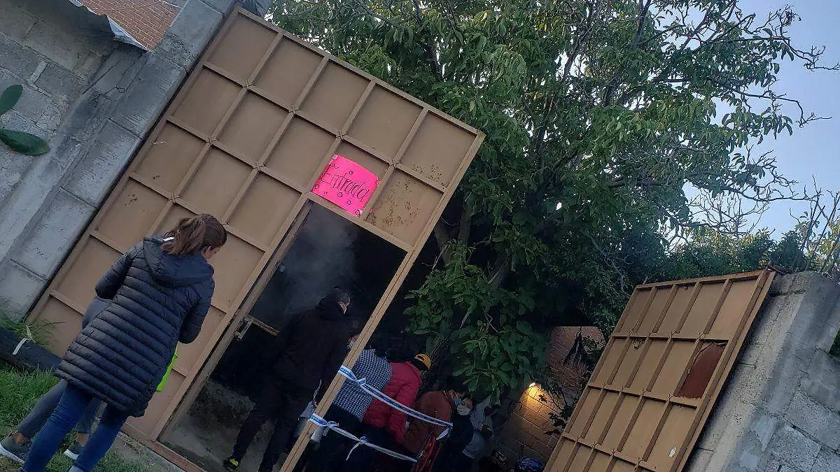 Preparan mole prieto 2