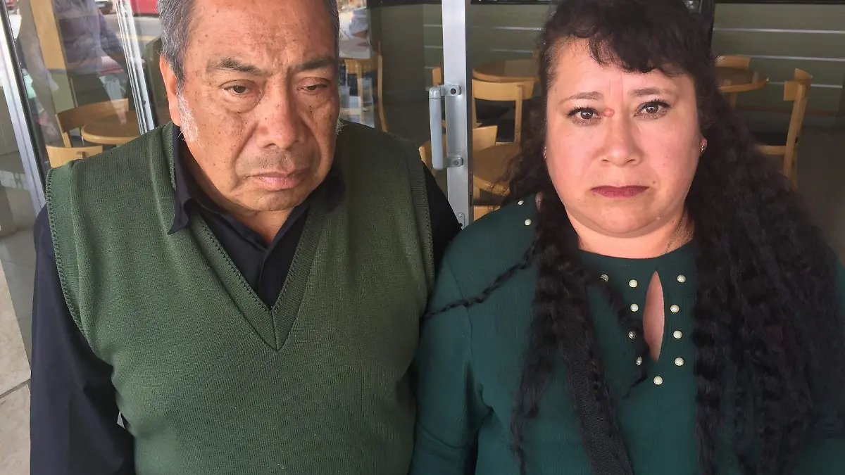 SUS PADRES
