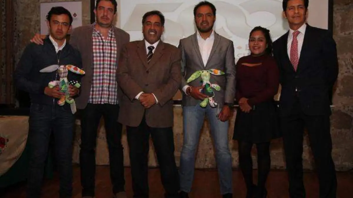 PRESENTARON