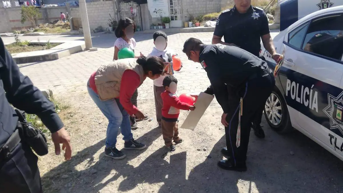 REPARTEN JUGUETES POLICIAS CAPITALINOS (5)