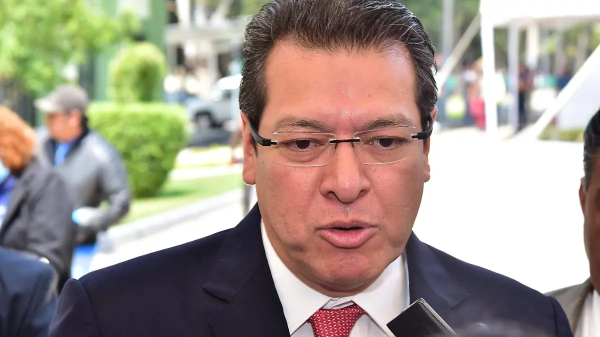 MARCO MENA (2)