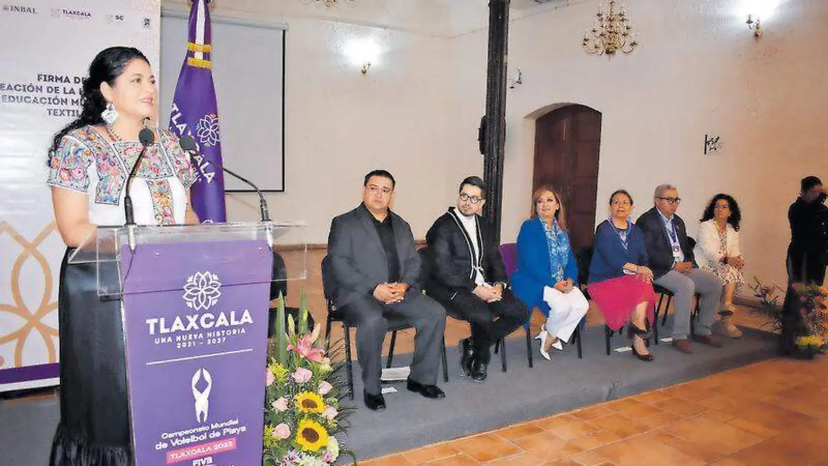 Alejandra Frausto (2)