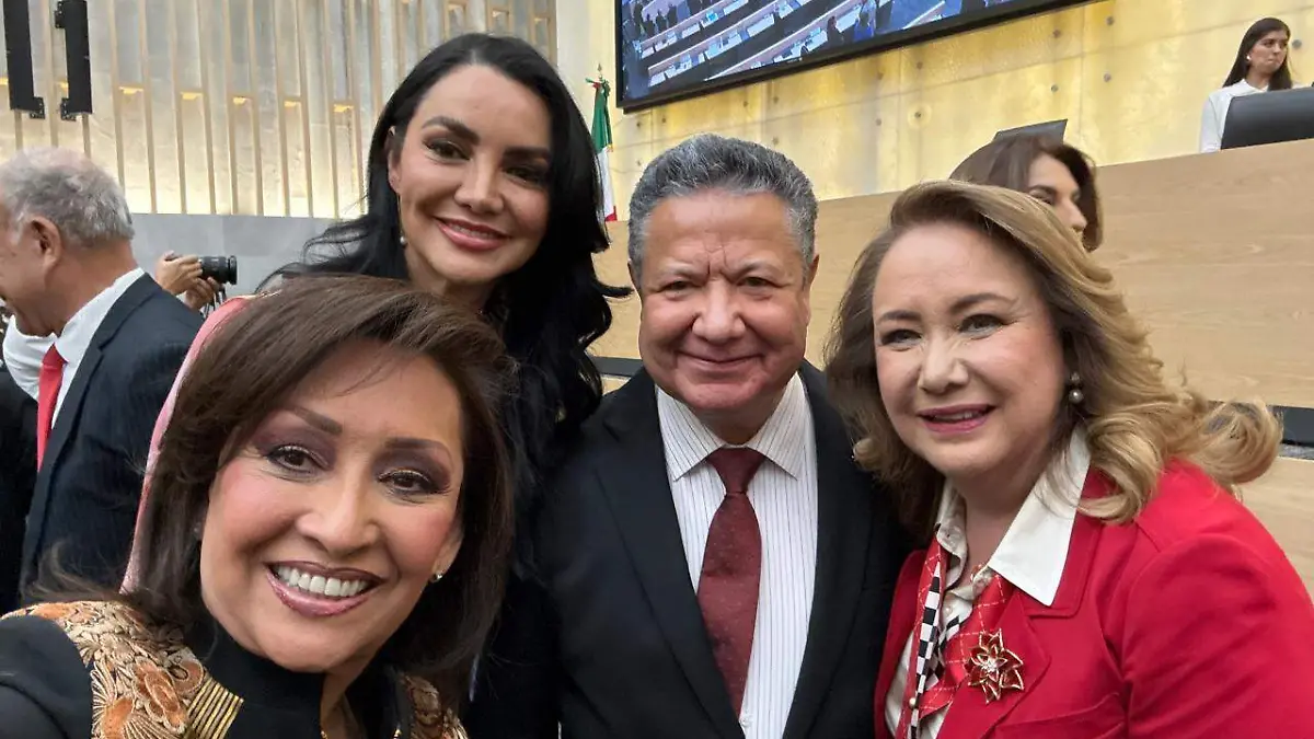 Lorena Cuéllar e toma de protesta de gobernador de Puebla (1)