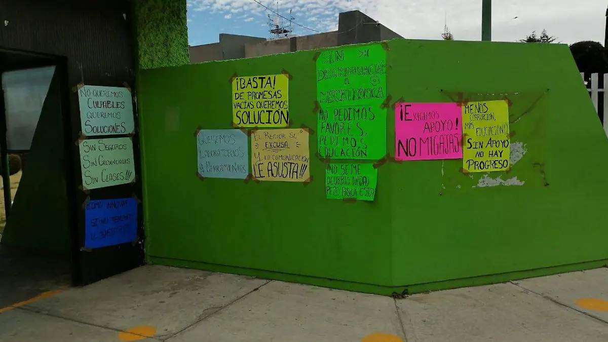 MARCHA Y PROTESTA DE ALUMNOS UTT