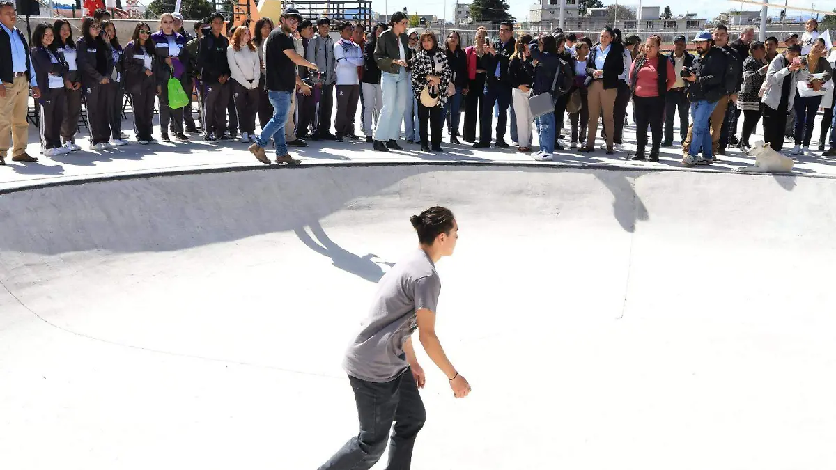 Tlaxco nueva imagen urbana chico en patineta