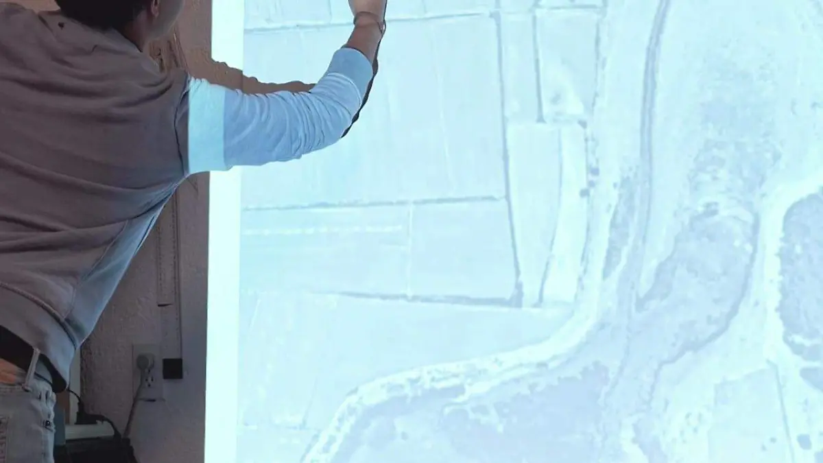 Rodolfo Suárez trazando 