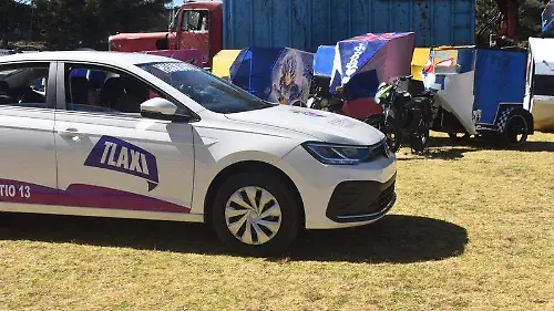 ENTREGA 63 CONCESIONES A TAXISTAS DE TRES MUNICIPIOS