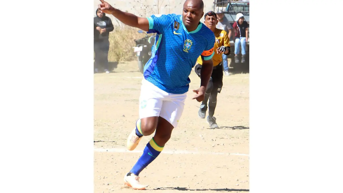 colombiano Aquivaldo Mosquera