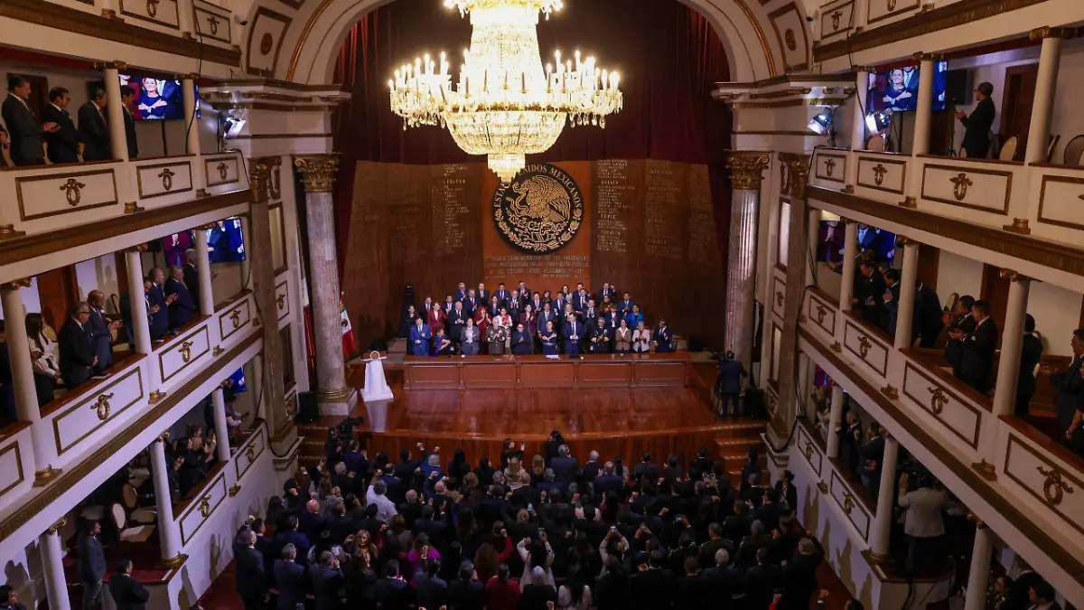 Lorena Cuéllar Cisneros asiste a la Conmemoración del 108 aniversario de la Constitución Mexicana (3)