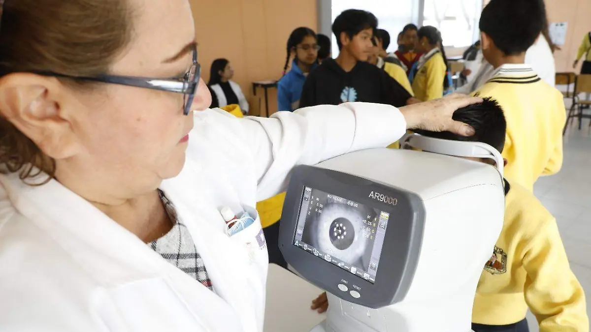 entrega de lentes a estudiantes Sedif (5)