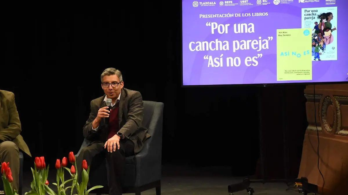Presentación Libro Por Una Cancha Pareja Asi No es 4