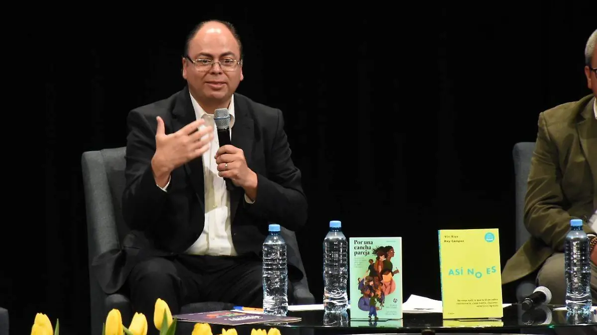 Presentación Libro Por Una Cancha Pareja Asi No es 1