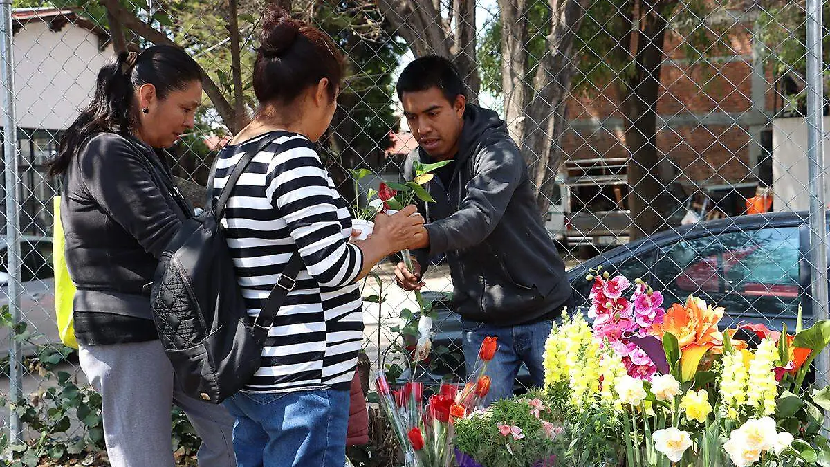 COMPORTAMIENTO COMERCIAL 2 flores, san valentín