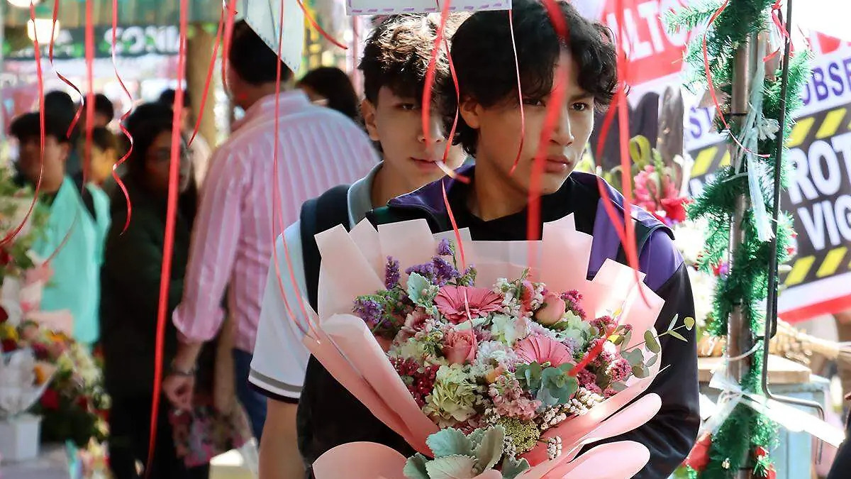 COMPORTAMIENTO COMERCIAL 8 flores, san valentín