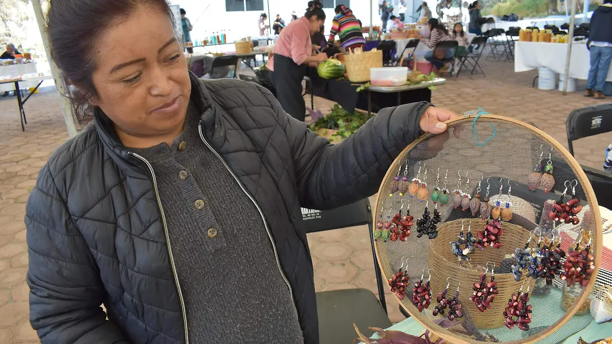 Con maíz  aretes artesanales