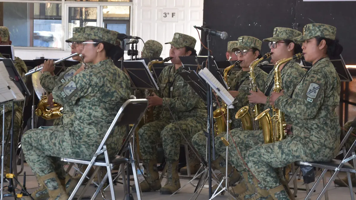 MÚSICA militares
