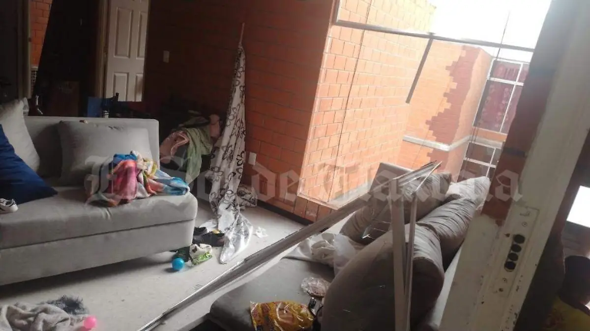 Veladora encendida causa explosión de aerosoles, en San Miguel Contla