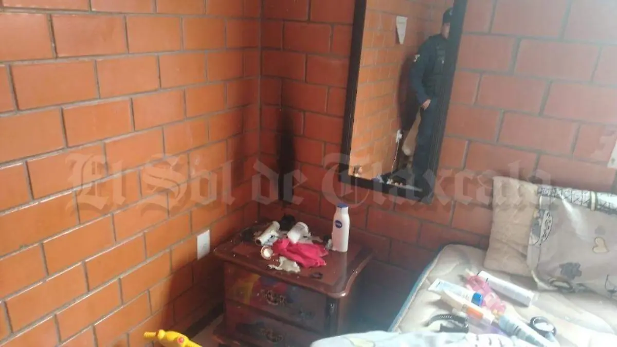 Veladora encendida causa explosión de aerosoles, en San Miguel Contla 2