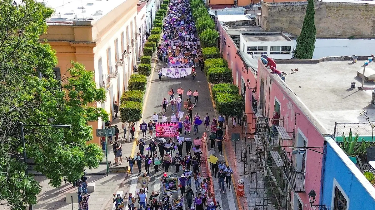 Mujeres marchan el 8M