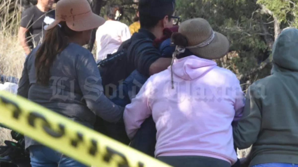 “¡Ya lo tenemos!”, gritó un paramédico al momento de extraer a Alaín N., de las profundidades 2