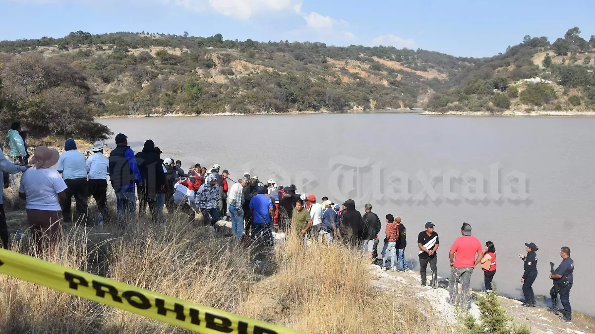 “¡Ya lo tenemos!”, gritó un paramédico al momento de extraer a Alaín N., de las profundidades 3