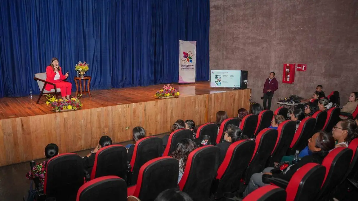 Trabajamos para que las tlaxcaltecas descubran y crean en su propio potencial: Fernanda Espinoza