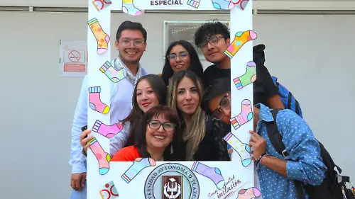 21 Con “calcetines de colores” conmemora la UATx el Día mundial del síndrome de Down (1)