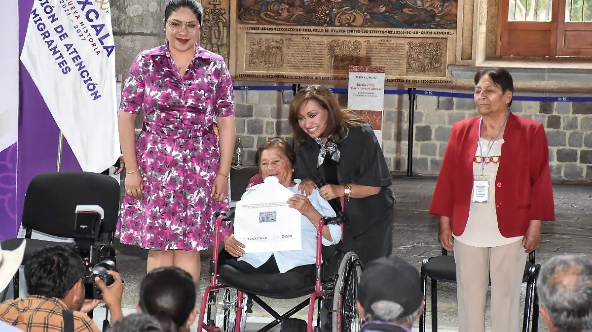 Entrega documentos migrantes 7