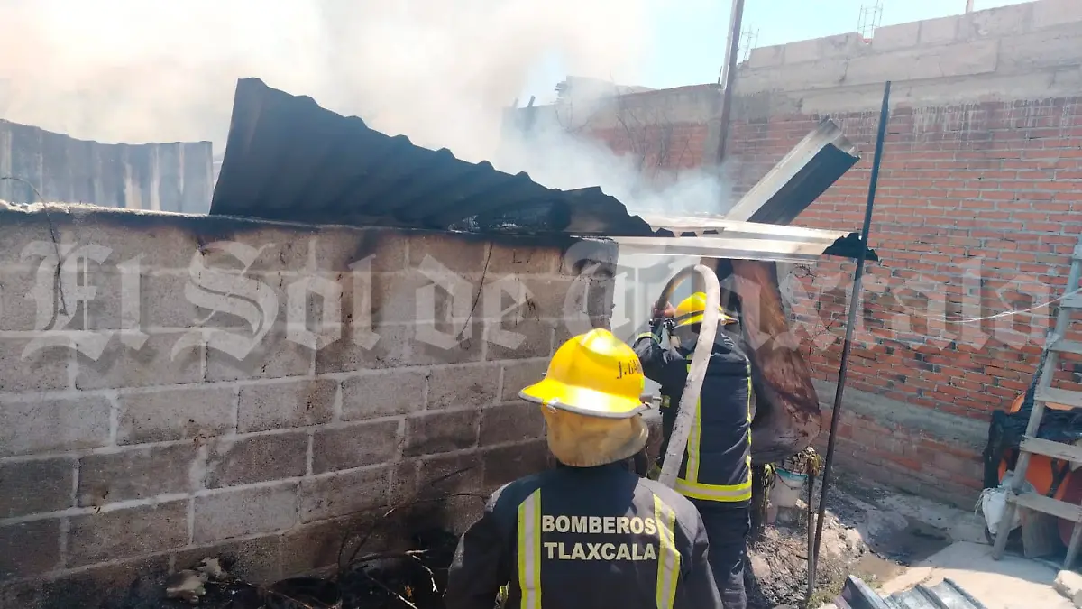 incendio vivienda en llamas San Miguel Contla, municipio de Santa Cruz Tlaxcala 3