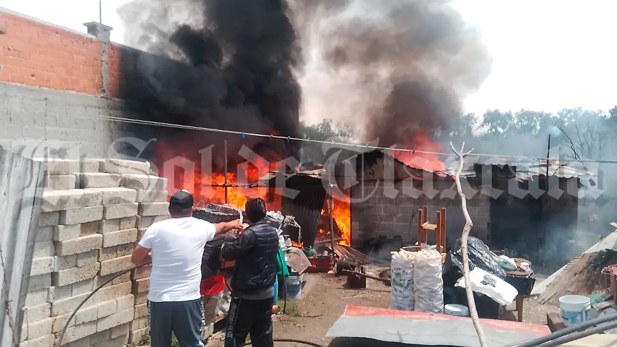  incendio vivienda en llamas San Miguel Contla, municipio de Santa Cruz Tlaxcala 2