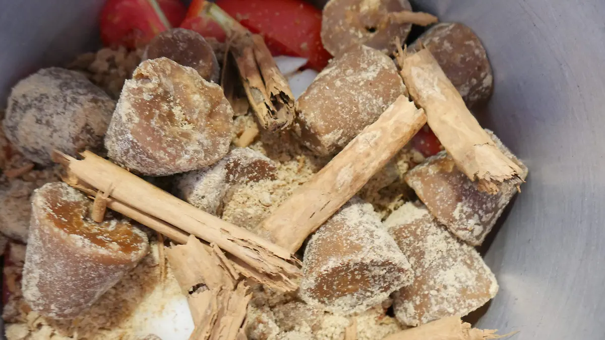 INGREDIENTES CAPIROTADA