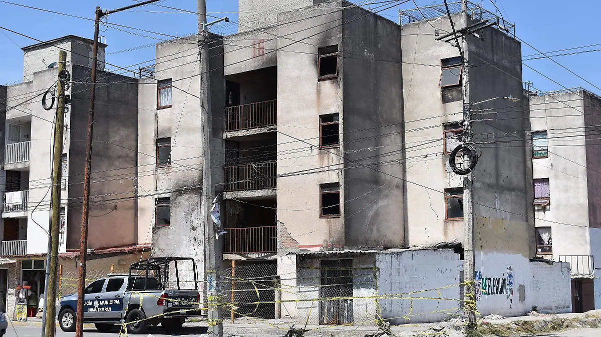 damnificados del edificio dañado en El Llanito 3