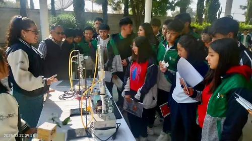 04 Comunidad de Ciencias Básicas UATx expone proyectos para B