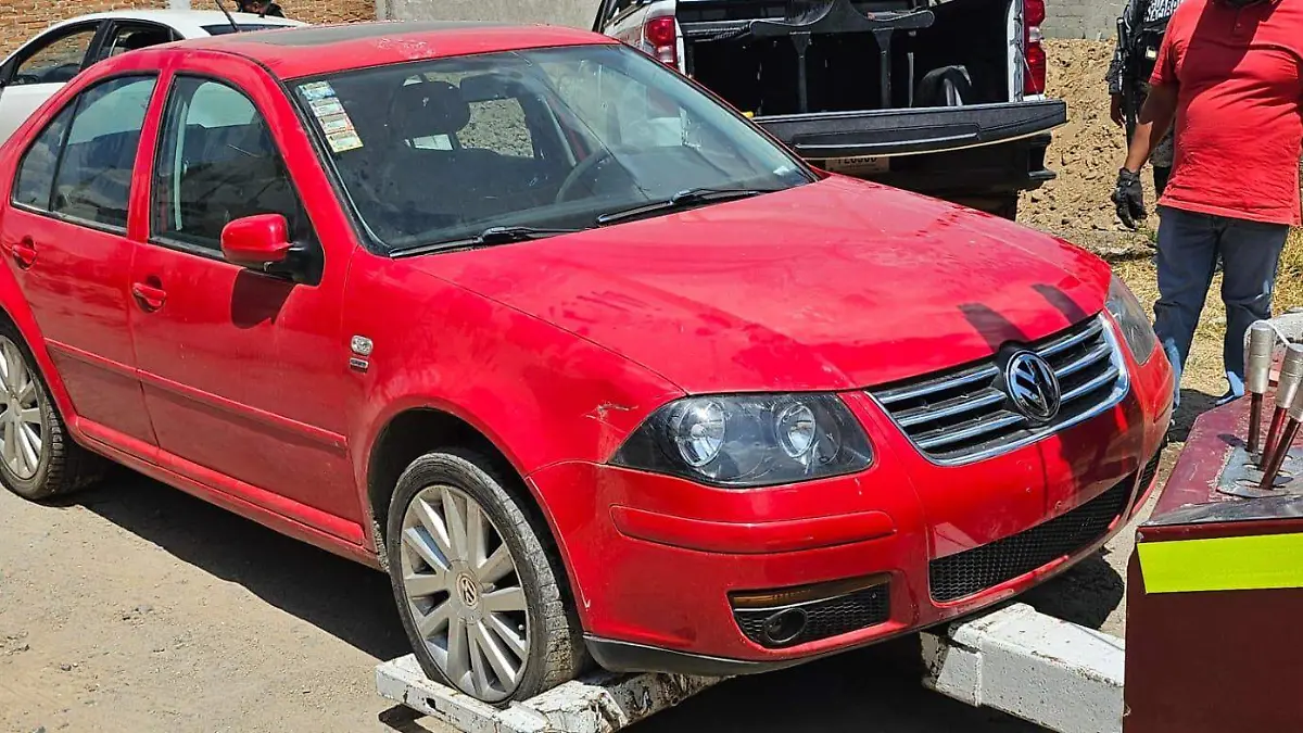 Catea FGJE predio en El Alto, Chiautempan,
y encuentra vehículos con reporte de robo