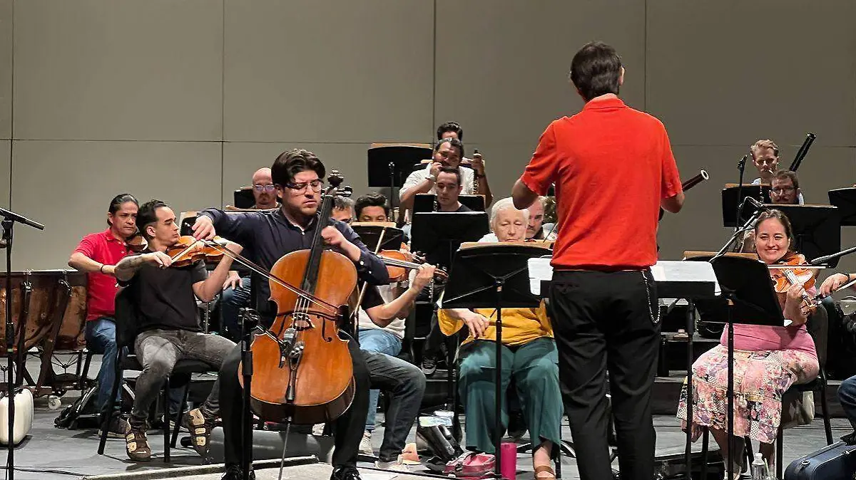 Carlos Morales en presentación  