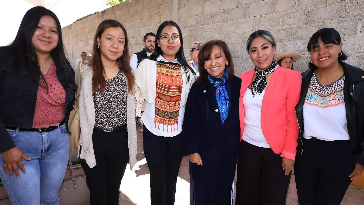 gobernadora Lorejna Cuéllar entrega obra en Tetlanohcan (1).
