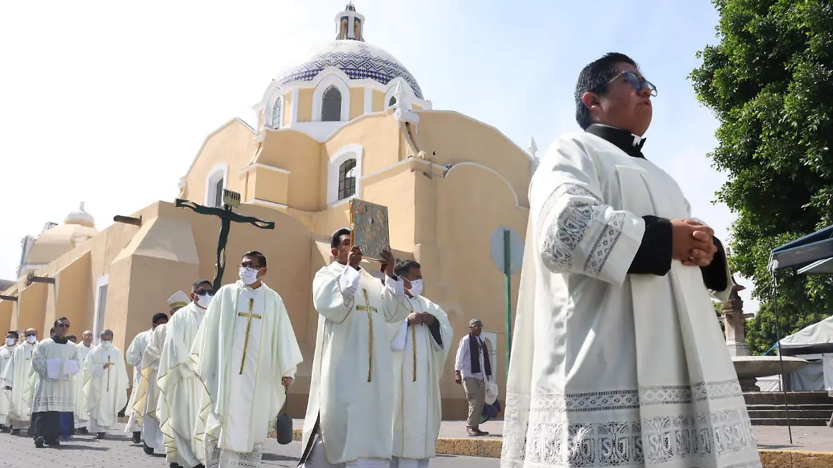 PROCESIÓN SACERDOTES 1
