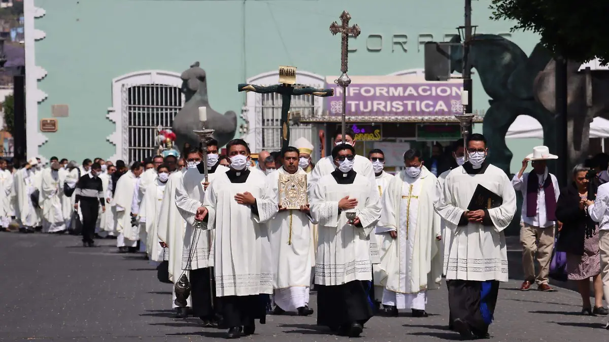 PROCESIÓN SACERDOTES 3
