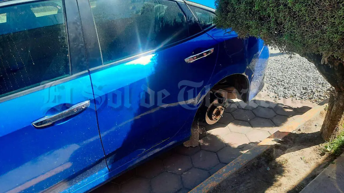 Robo-de-llantas,-coche-(1)