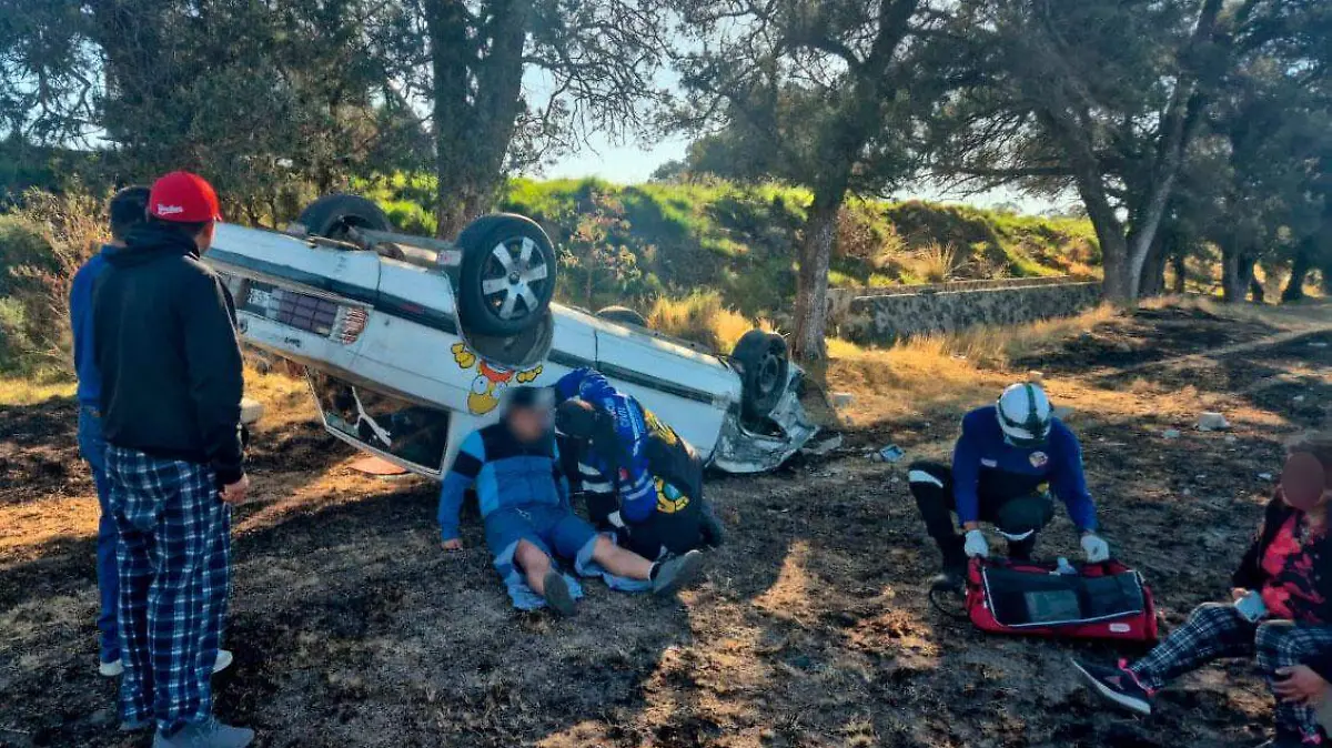 volcadura-en-la-carretera-Mena-Huamantla-(2)