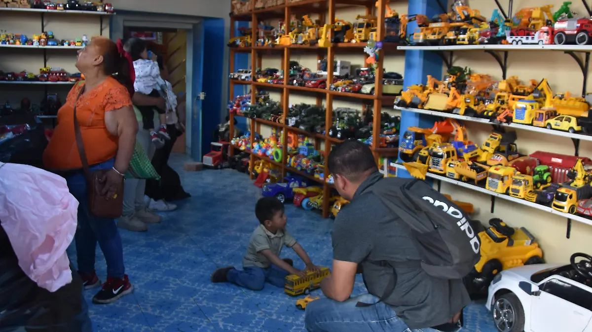 EL NIÑO DEL MILLÓN JUGUETES NIÑO DEL CERRITO