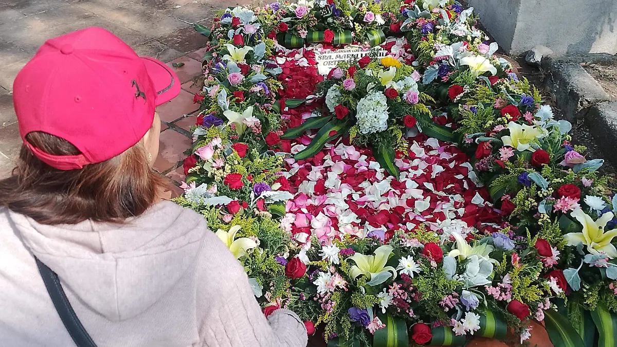 PANTEON EN EL 10 DE MAYO