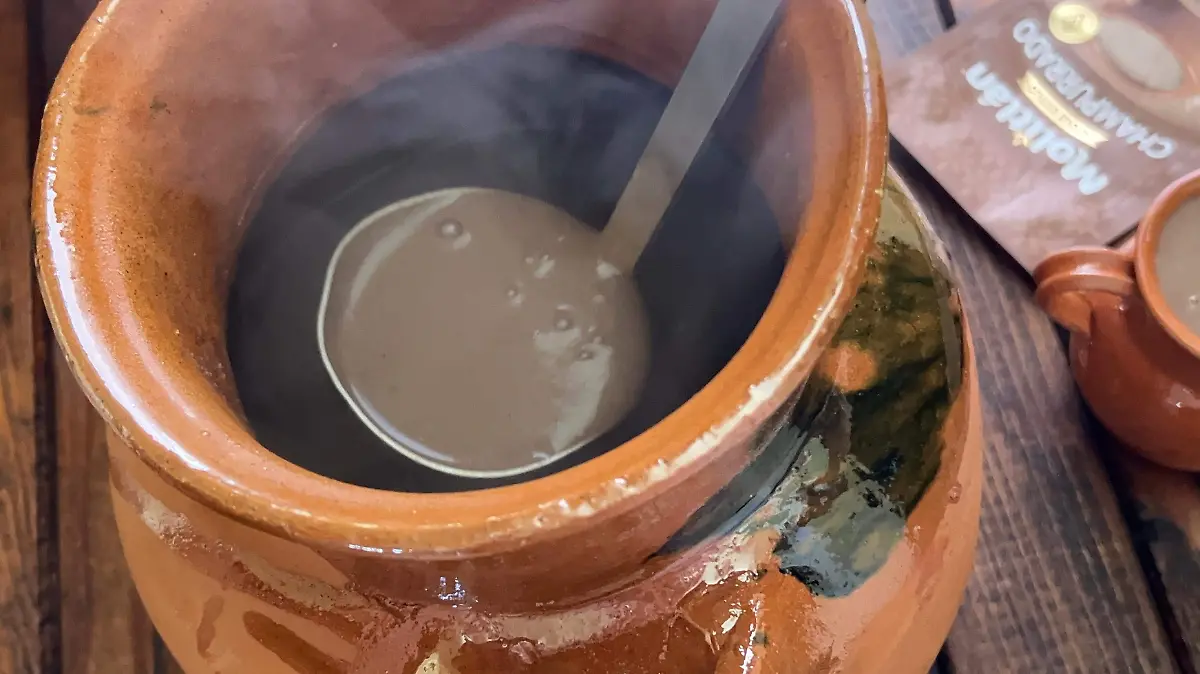atole en olla de barro