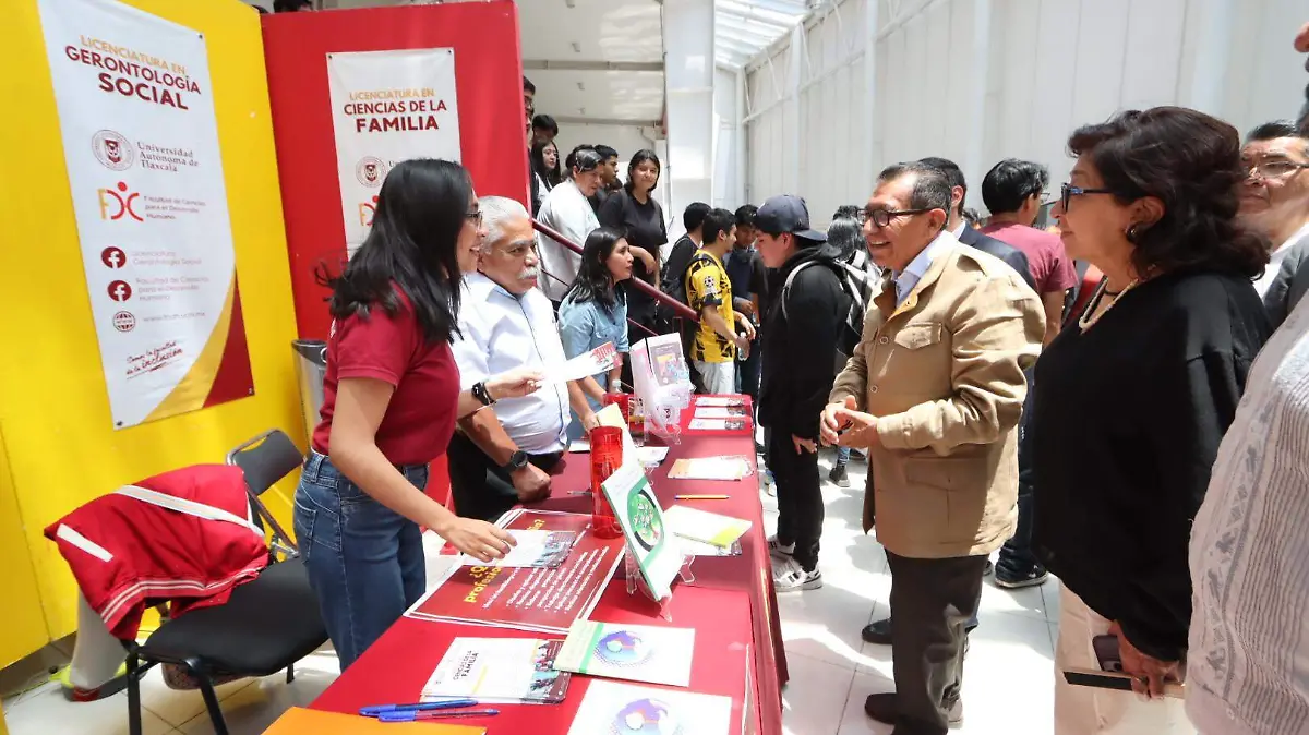 FERIA PROFESIOGRAFICA UATX 1