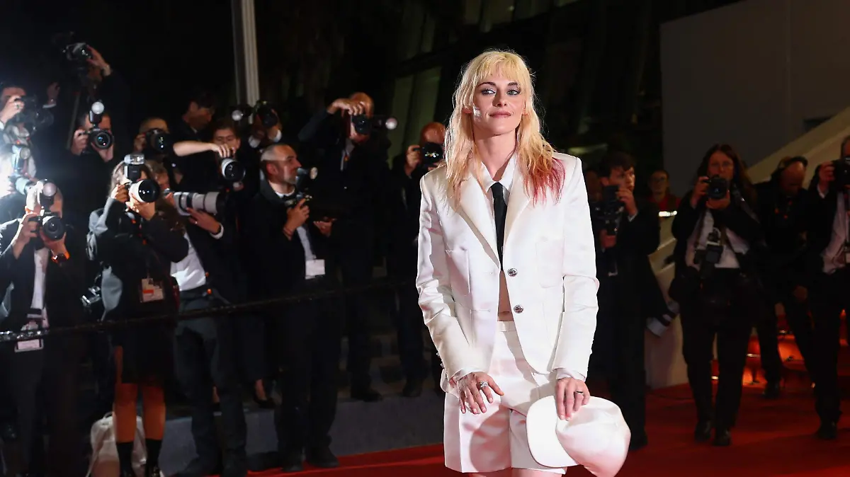 2025-05-16T202424Z_1919716003_UP1EL5G1KOMZR_RTRMADP_3_FILMFESTIVAL-CANNES-BONO-PREMIERE