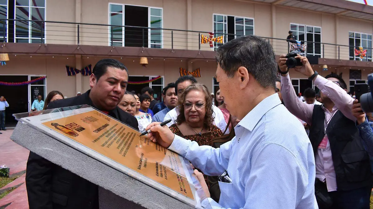 El embajador de la República Popular Democrática de Corea, Song Sun Ryong