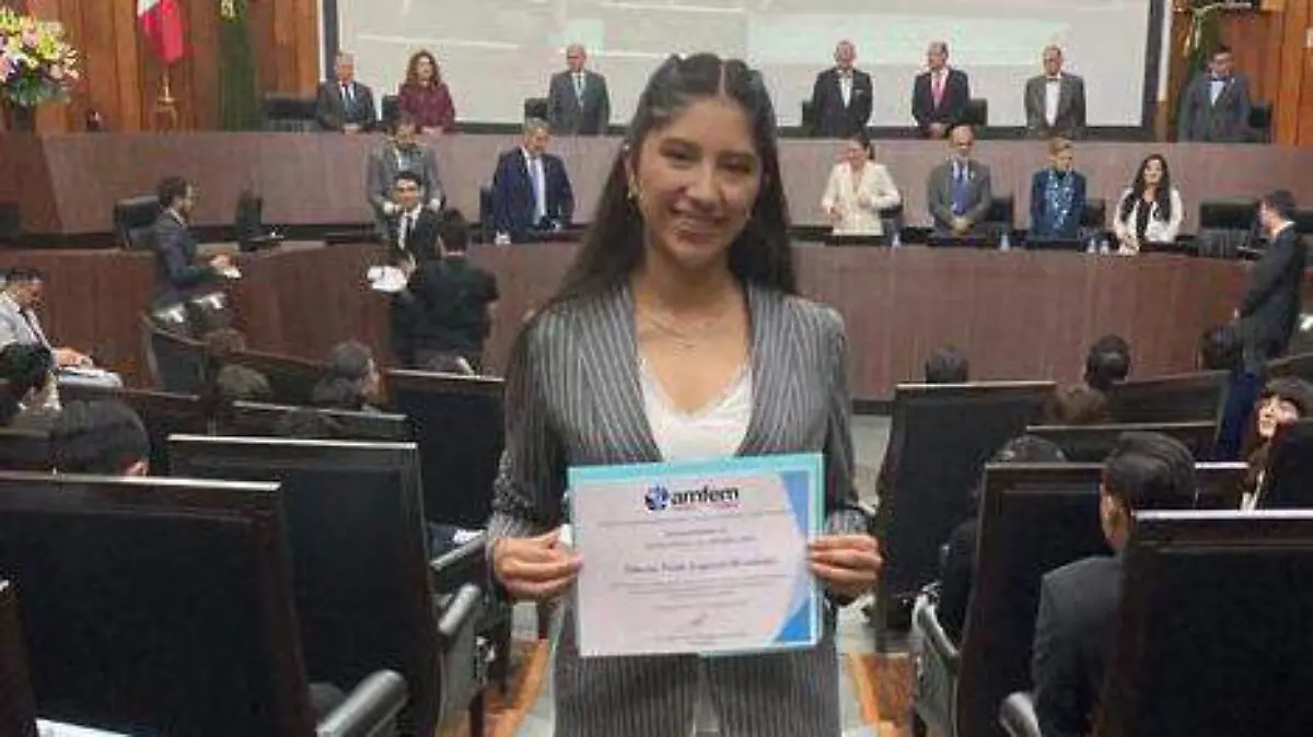 Ximena Paola Esquivel se encuentra entre los mejores 100 estudiantes de Medicina del país Cortesía UATx