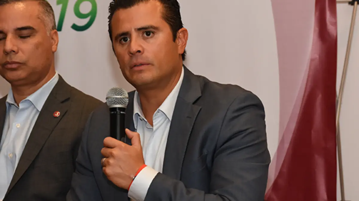 RENÉ-MENDOZA-(1)