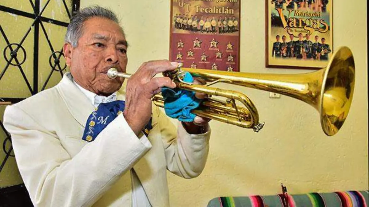 MARIACHIS-(1)